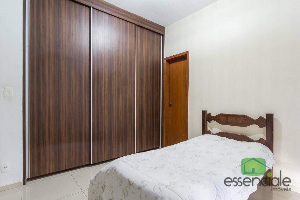 Casa à venda com 5 quartos, 300m² - Foto 16