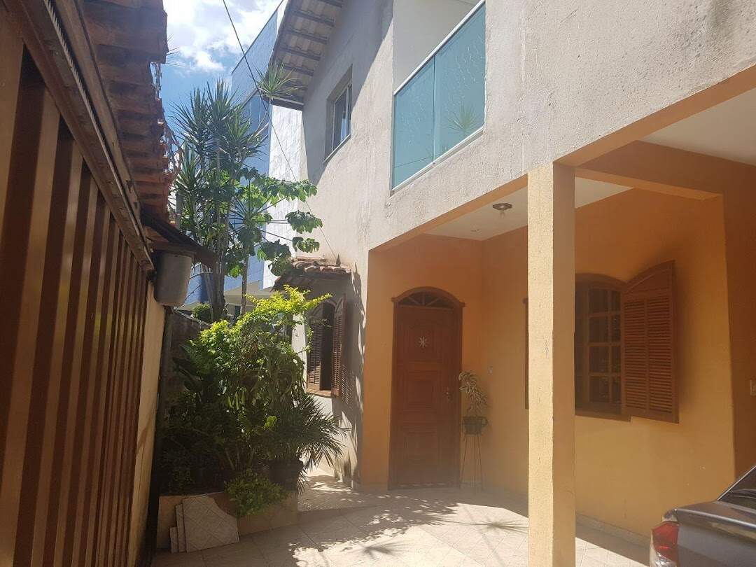 Casa à venda com 3 quartos, 250m² - Foto 1