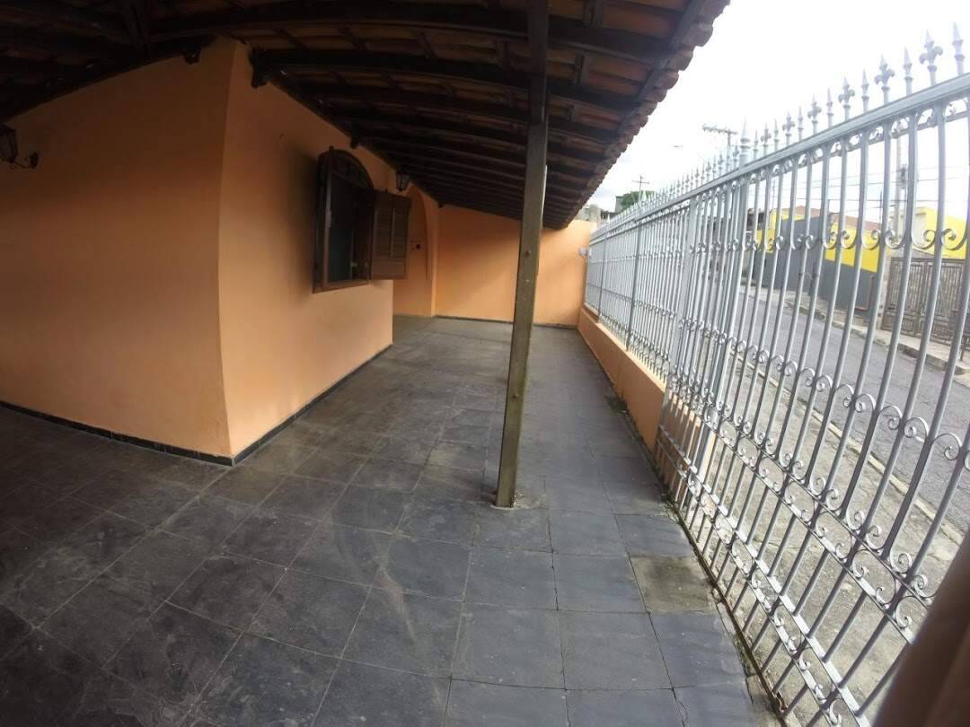 Casa à venda com 2 quartos, 200m² - Foto 2