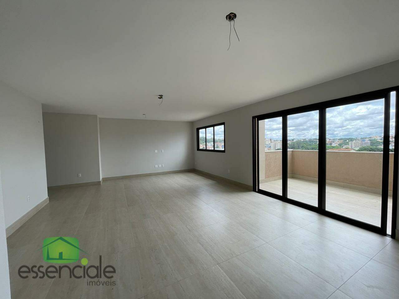 Apartamento à venda com 4 quartos, 180m² - Foto 5