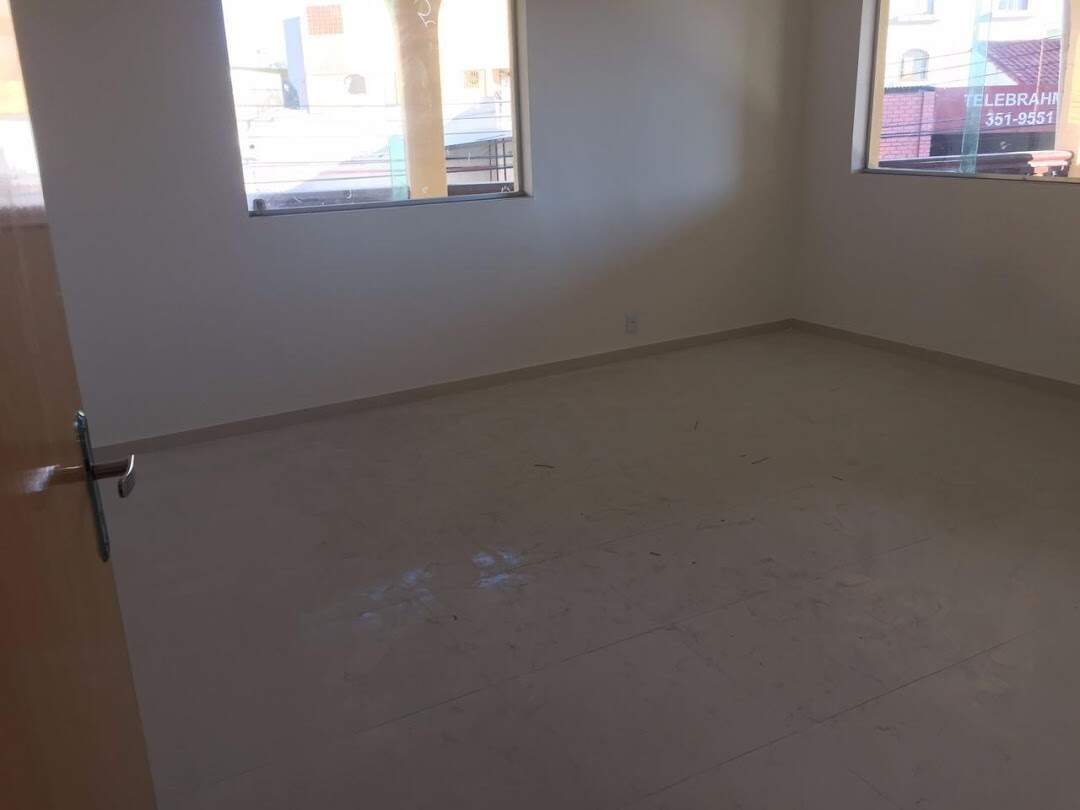 Casa para alugar com 6 quartos, 360m² - Foto 2