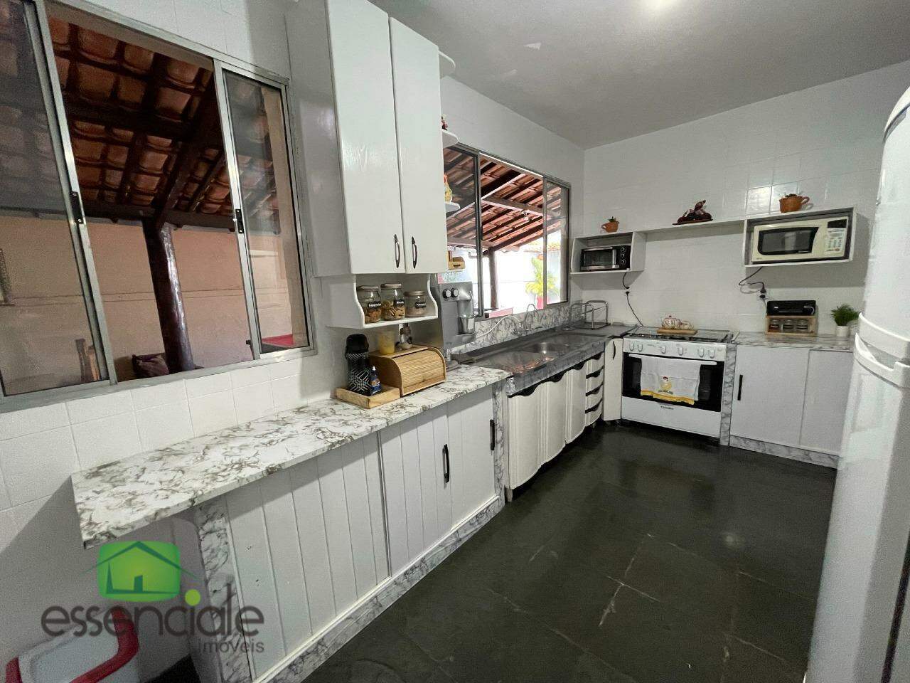 Casa à venda com 3 quartos, 124m² - Foto 11