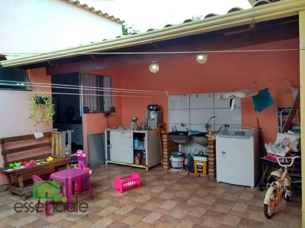 Casa à venda com 3 quartos, 86m² - Foto 1