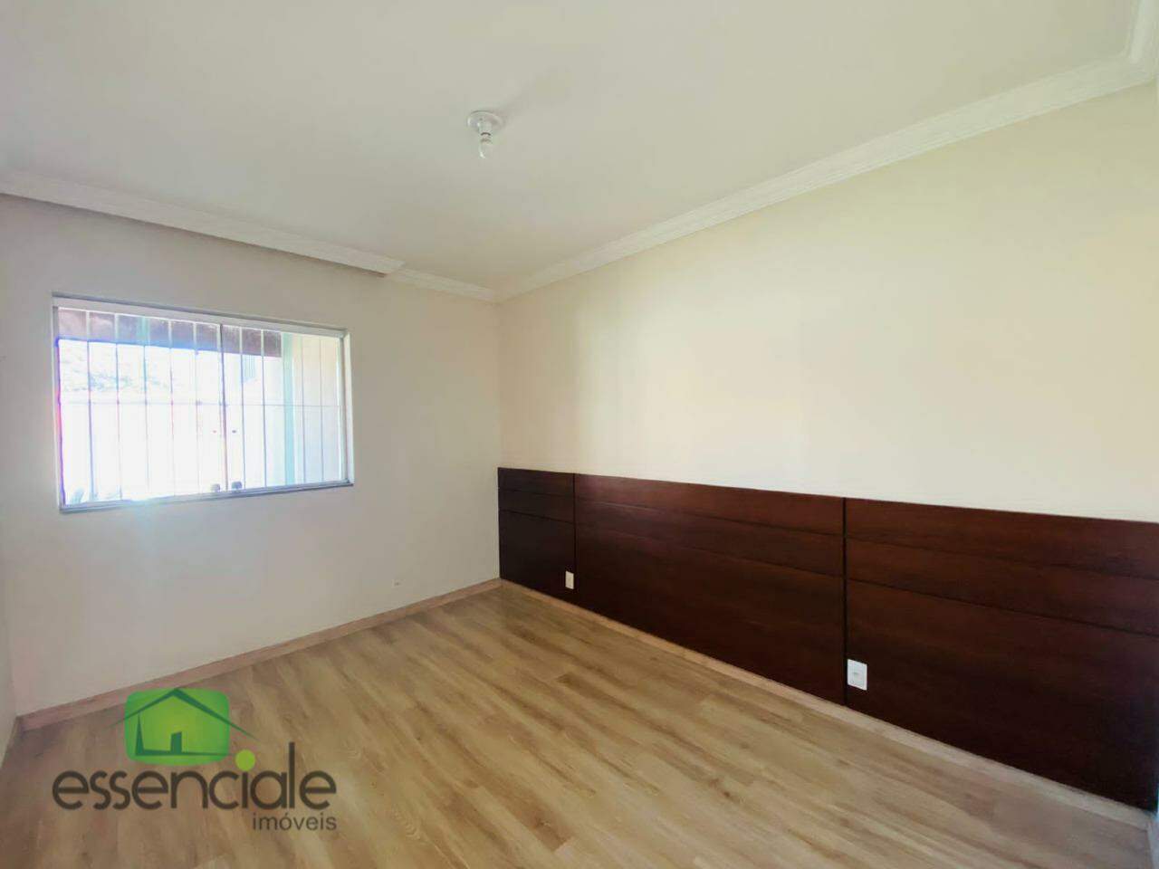 Casa à venda com 4 quartos, 200m² - Foto 10