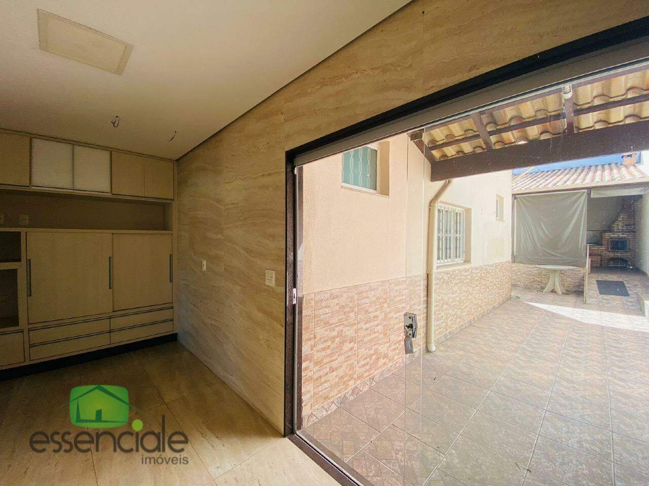 Casa à venda com 4 quartos, 200m² - Foto 25