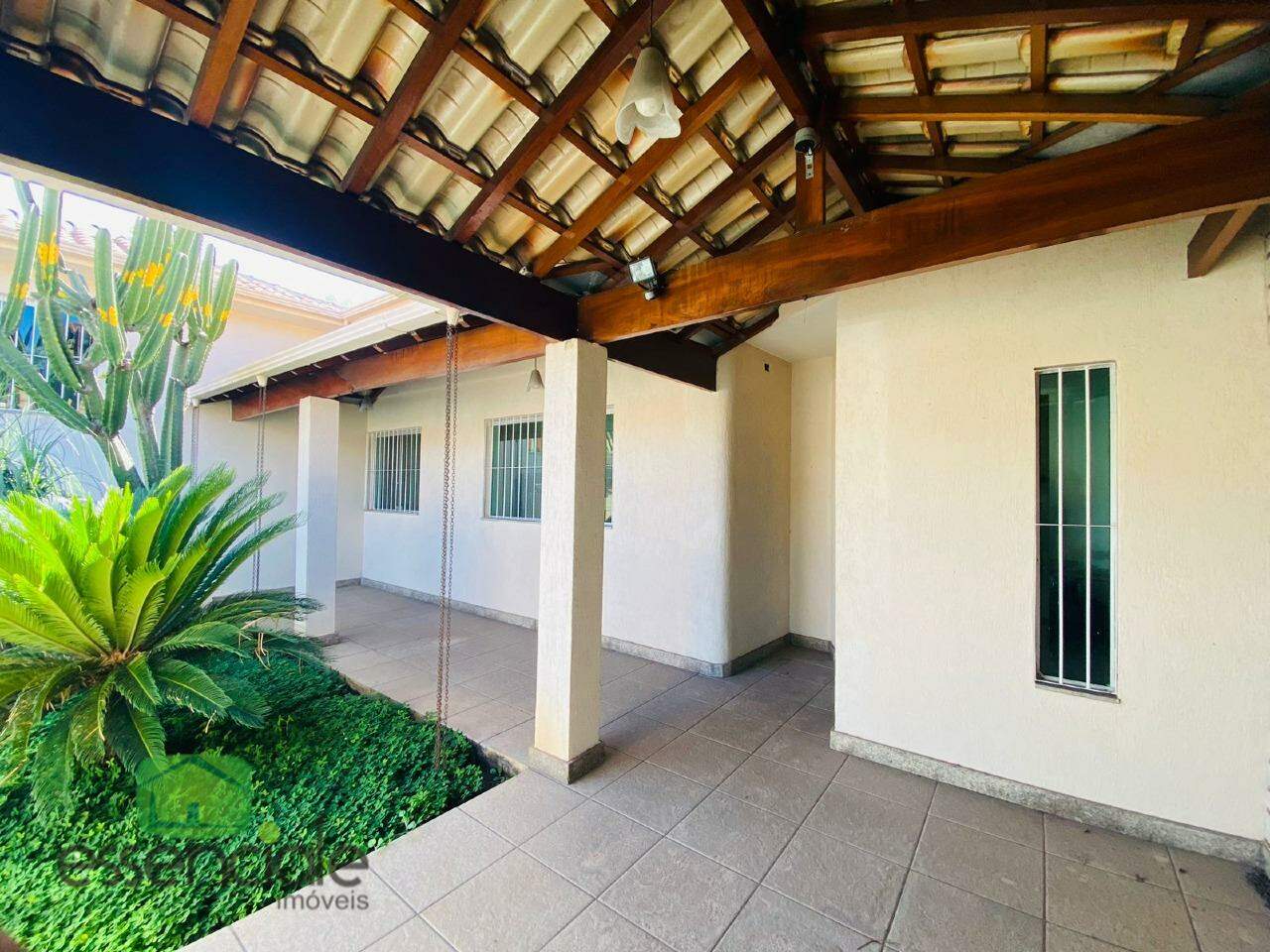 Casa à venda com 4 quartos, 200m² - Foto 1