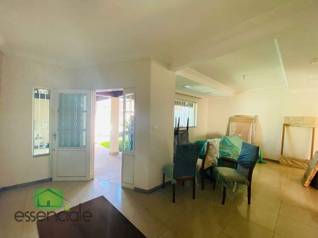 Casa à venda com 4 quartos, 200m² - Foto 4