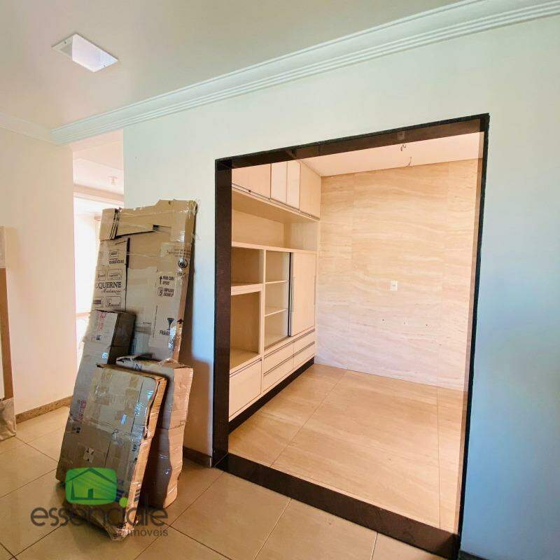 Casa à venda com 4 quartos, 200m² - Foto 3