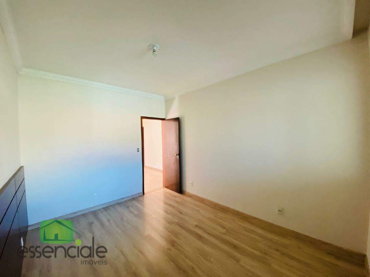 Casa à venda com 4 quartos, 200m² - Foto 12