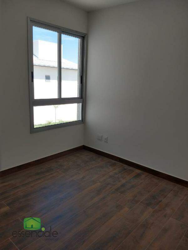 Casa à venda com 3 quartos, 160m² - Foto 3