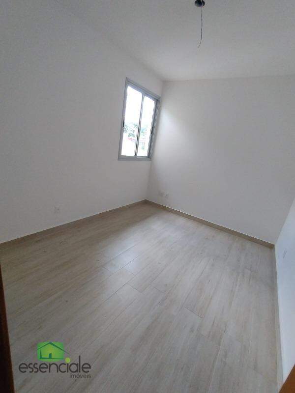 Casa à venda com 3 quartos, 128m² - Foto 2