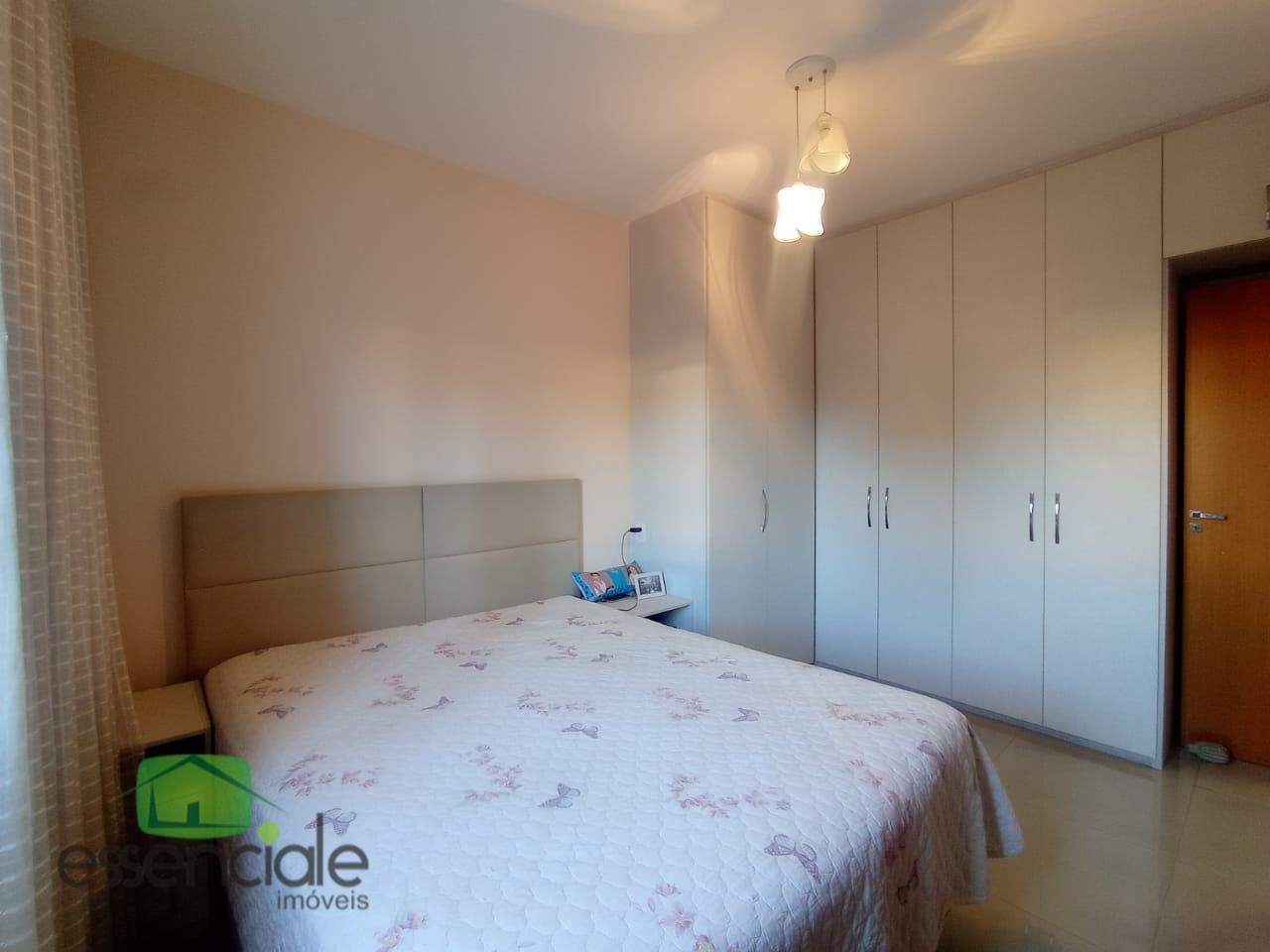 Apartamento à venda com 3 quartos, 121m² - Foto 4