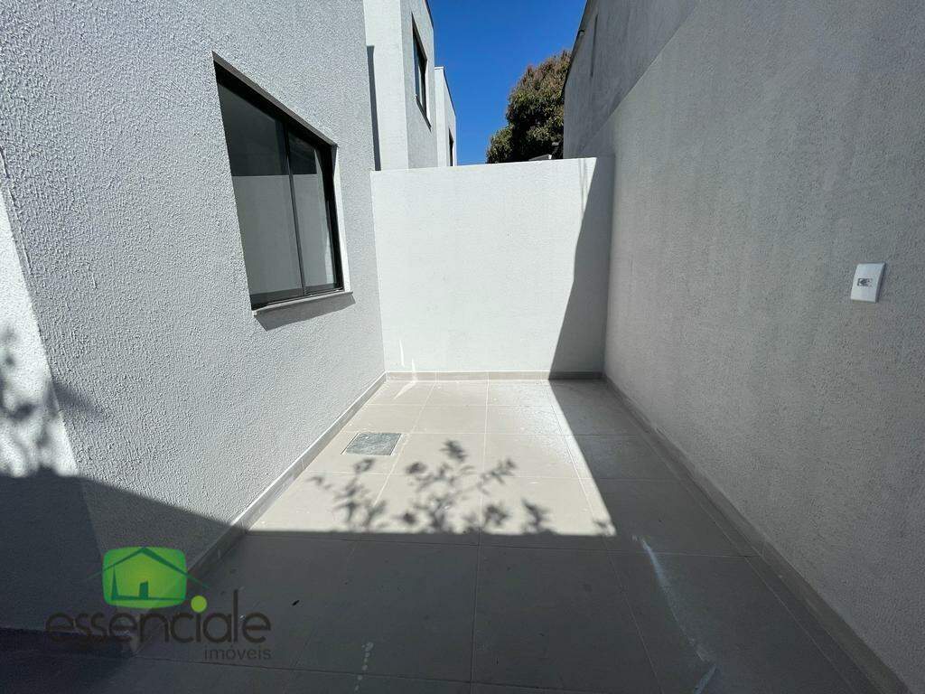 Casa à venda com 3 quartos, 114m² - Foto 18