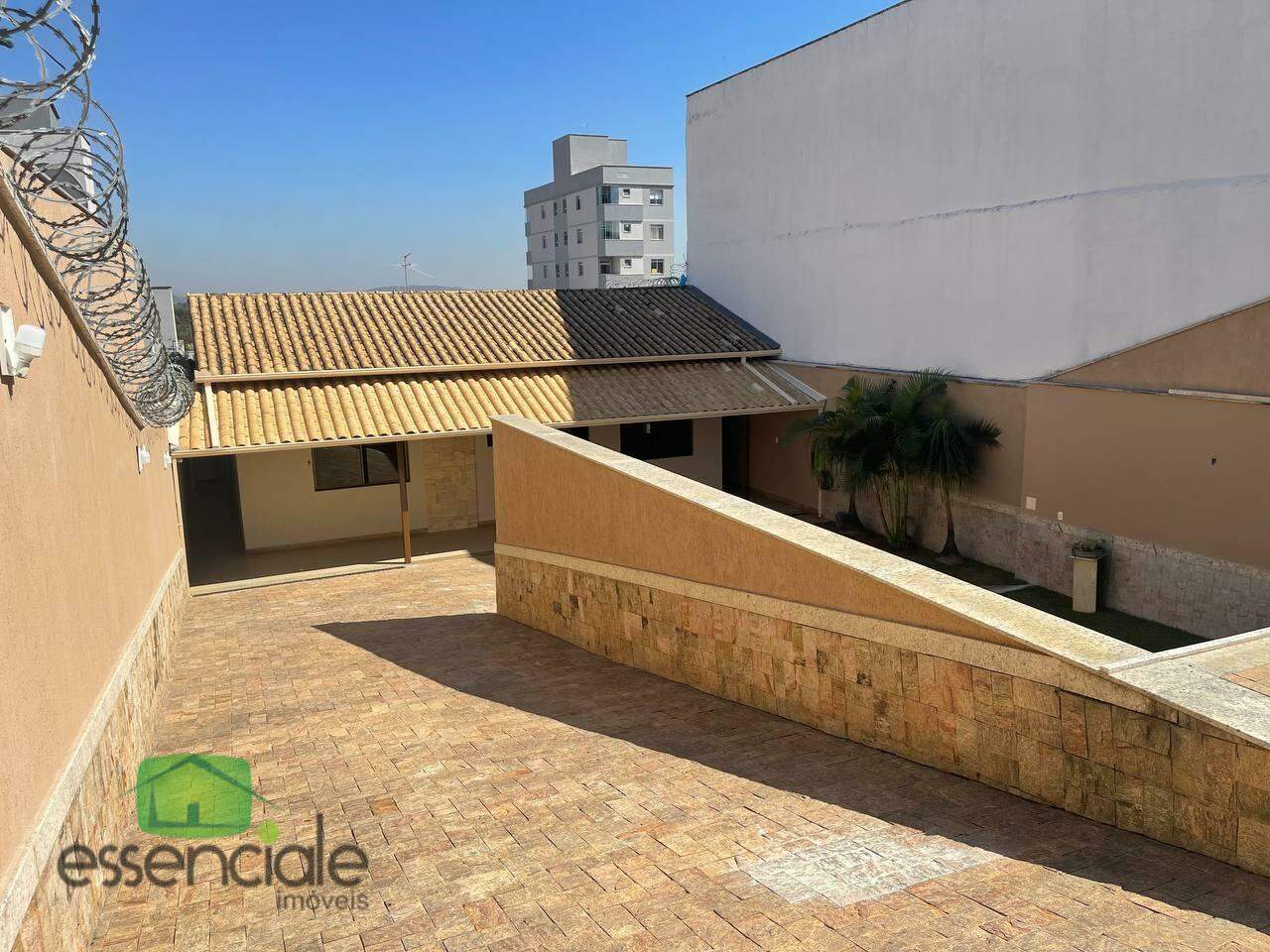 Casa à venda com 3 quartos, 100m² - Foto 2