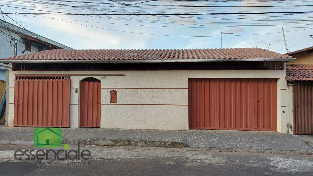 Casa à venda com 4 quartos, 250m² - Foto 1