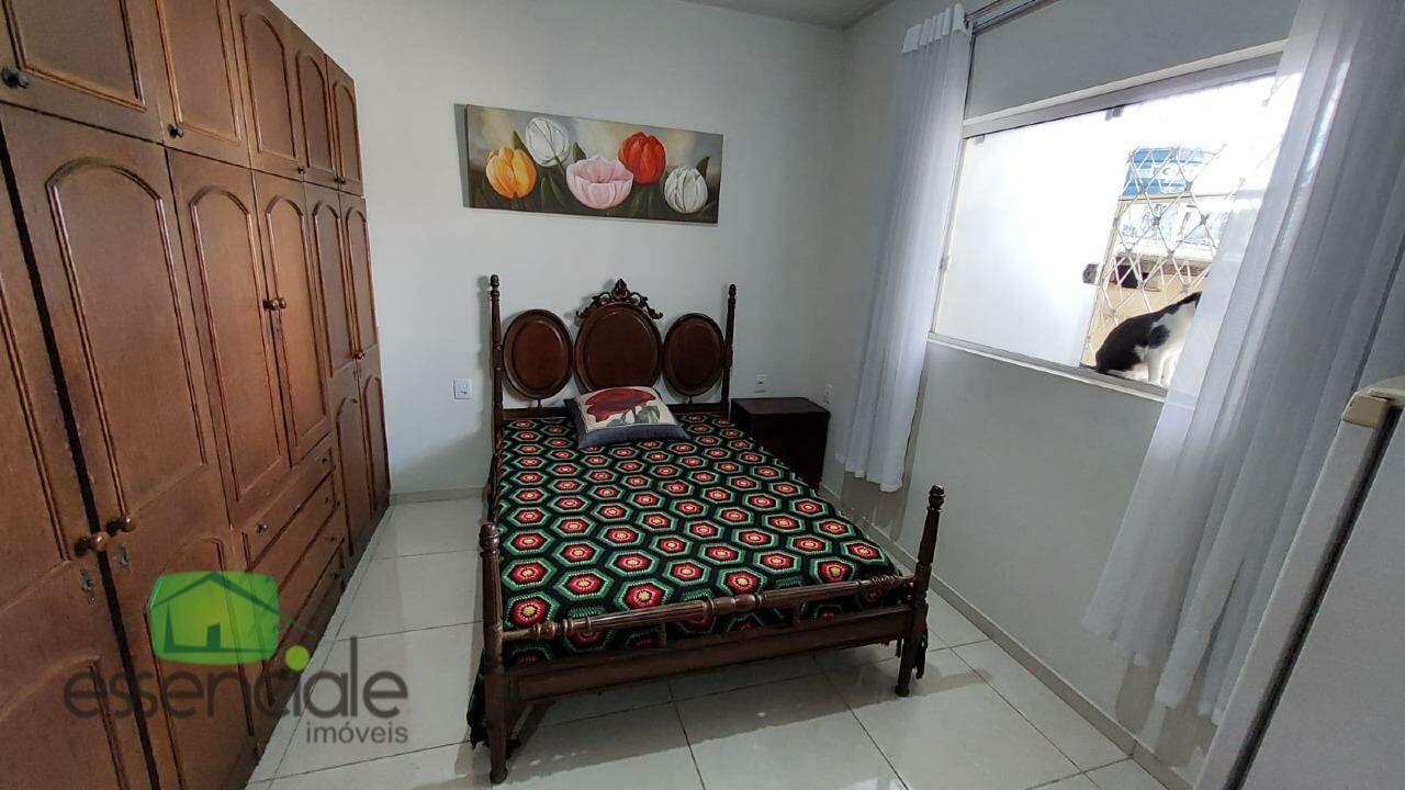 Casa à venda com 4 quartos, 250m² - Foto 14