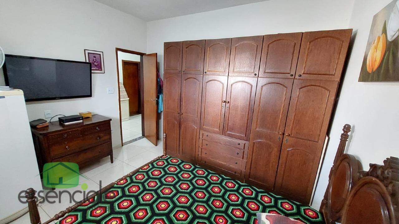 Casa à venda com 4 quartos, 250m² - Foto 13