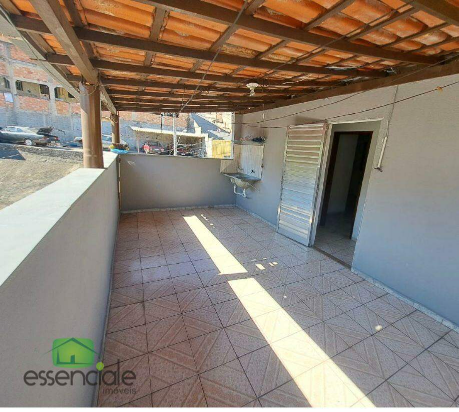 Casa à venda com 2 quartos, 100m² - Foto 1