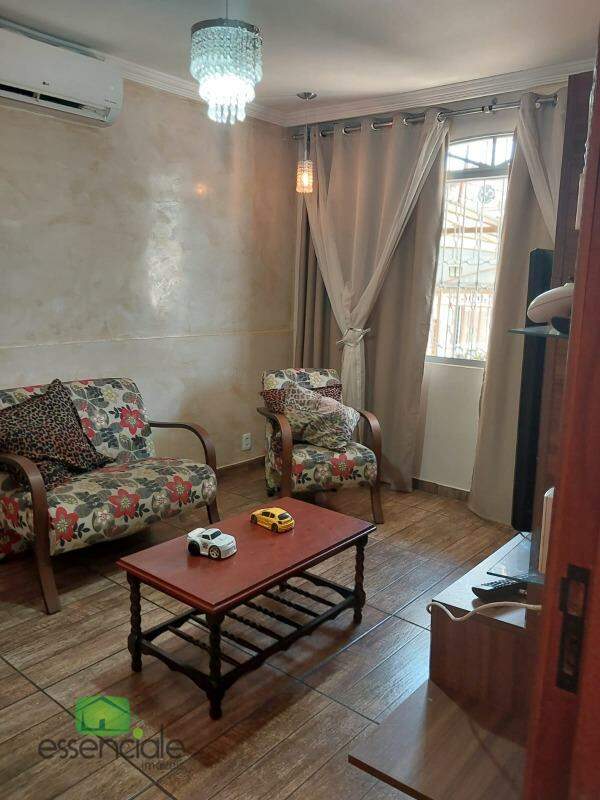 Casa à venda com 3 quartos, 360m² - Foto 2