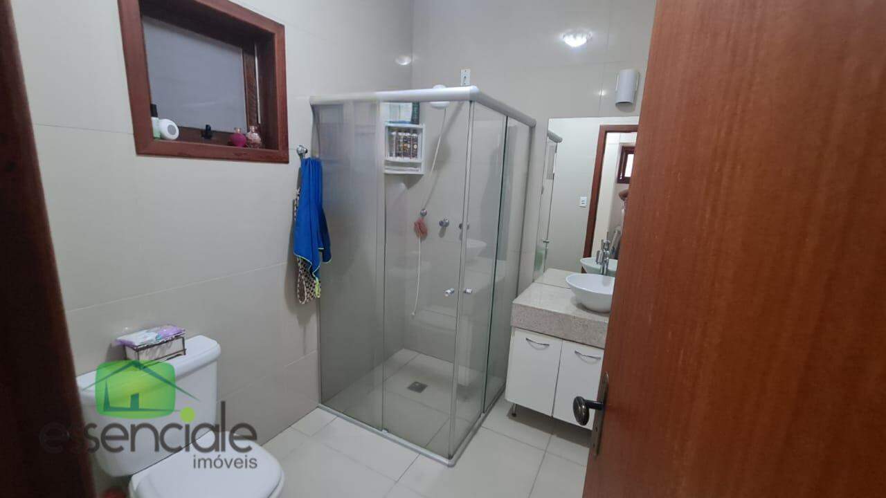 Casa à venda com 3 quartos, 200m² - Foto 14