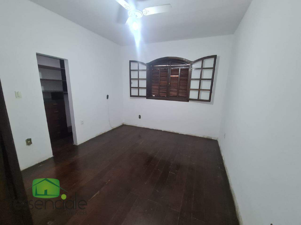 Casa à venda com 3 quartos, 360m² - Foto 8