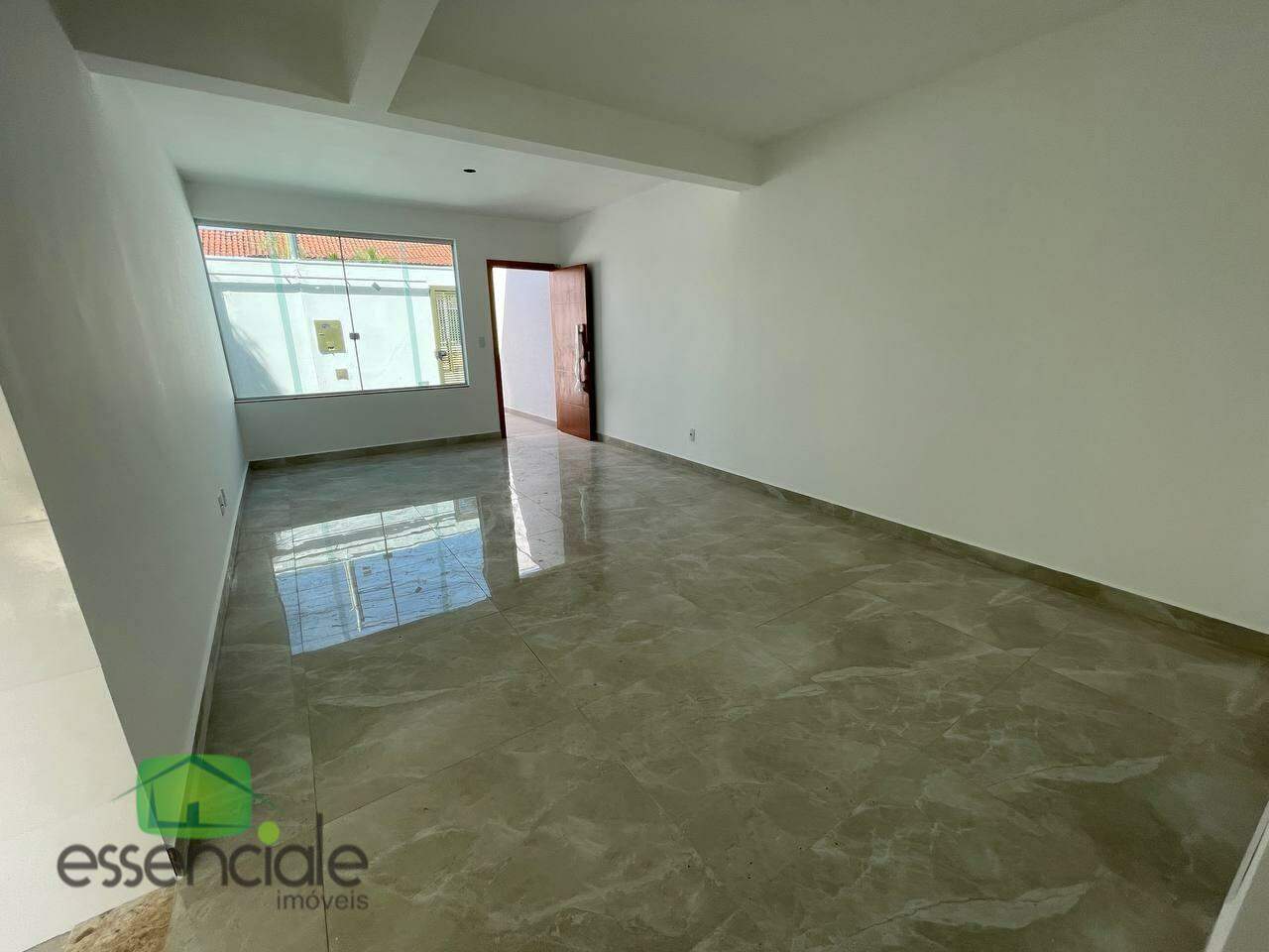 Casa à venda com 3 quartos, 110m² - Foto 4