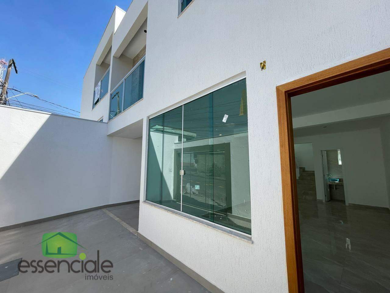 Casa à venda com 3 quartos, 110m² - Foto 1