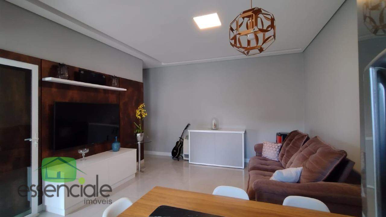 Casa à venda com 2 quartos, 100m² - Foto 4