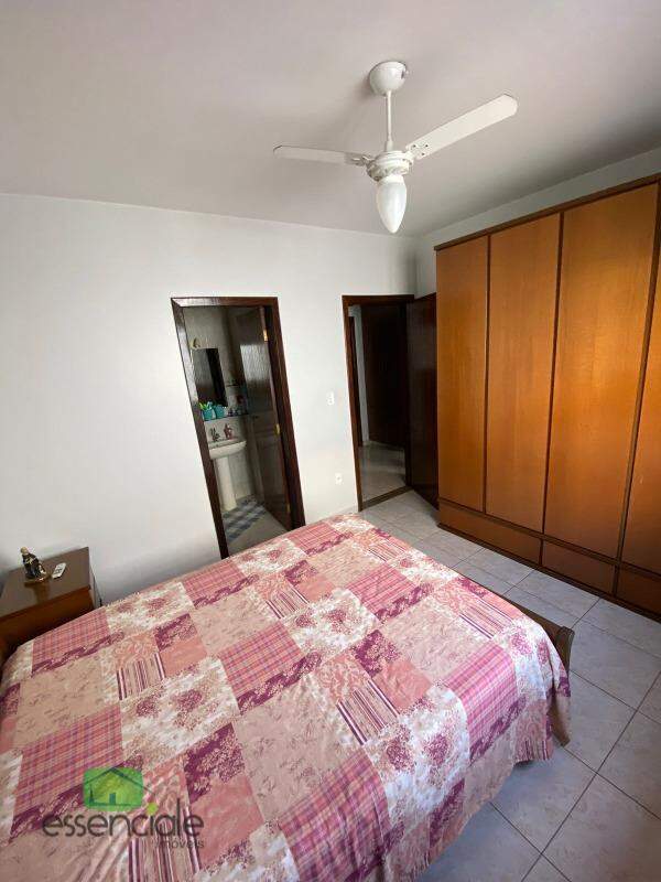 Casa à venda com 2 quartos, 250m² - Foto 9