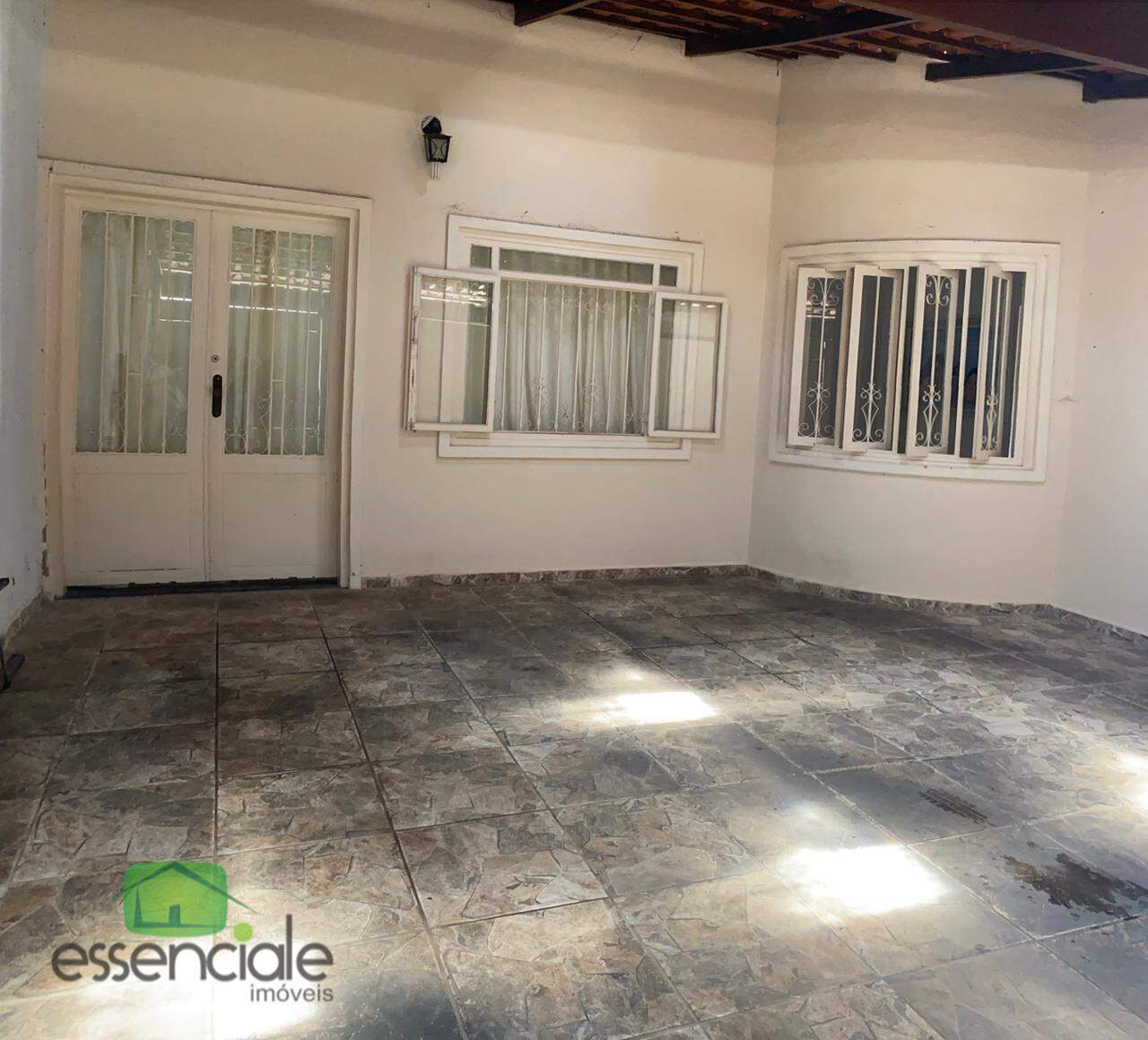 Casa à venda com 3 quartos, 215m² - Foto 2