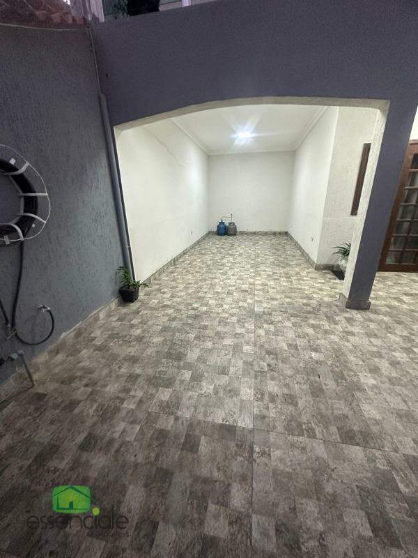 Casa à venda com 4 quartos, 300m² - Foto 3