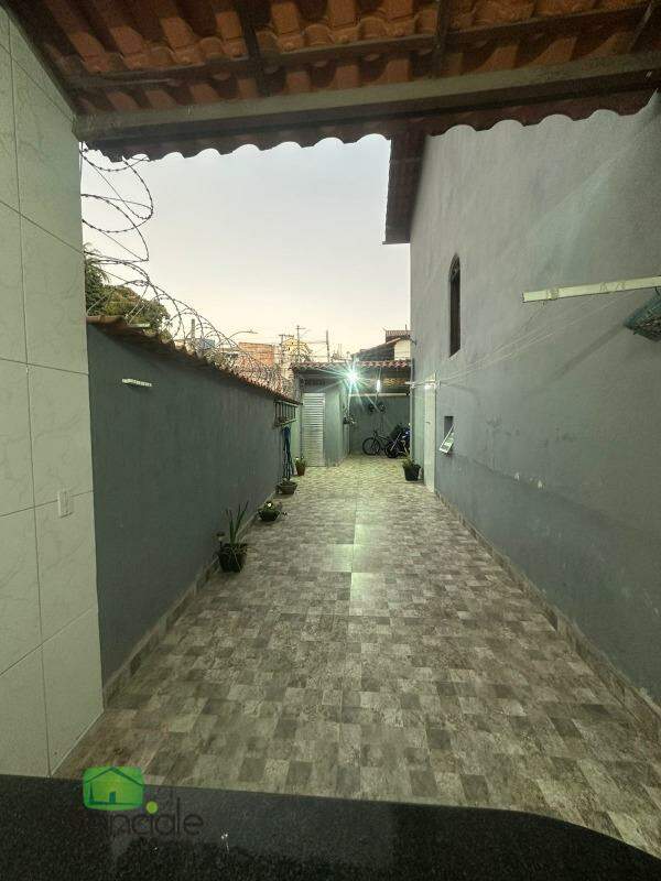 Casa à venda com 4 quartos, 300m² - Foto 4