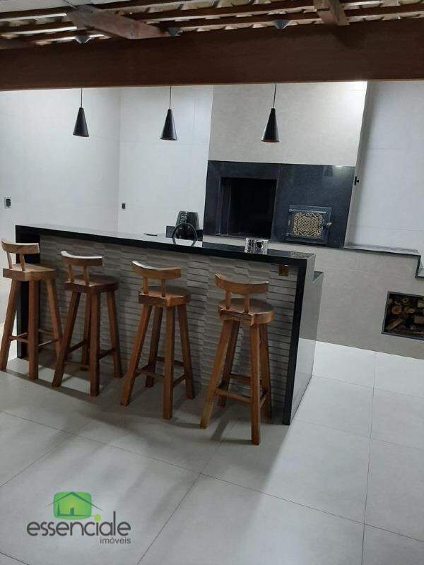 Casa para alugar com 4 quartos, 315m² - Foto 6