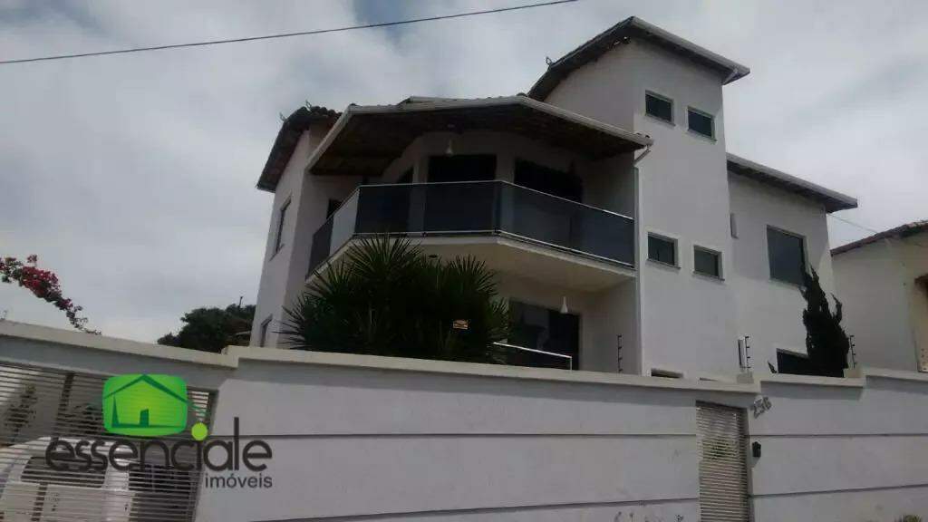 Casa para alugar com 4 quartos, 315m² - Foto 1