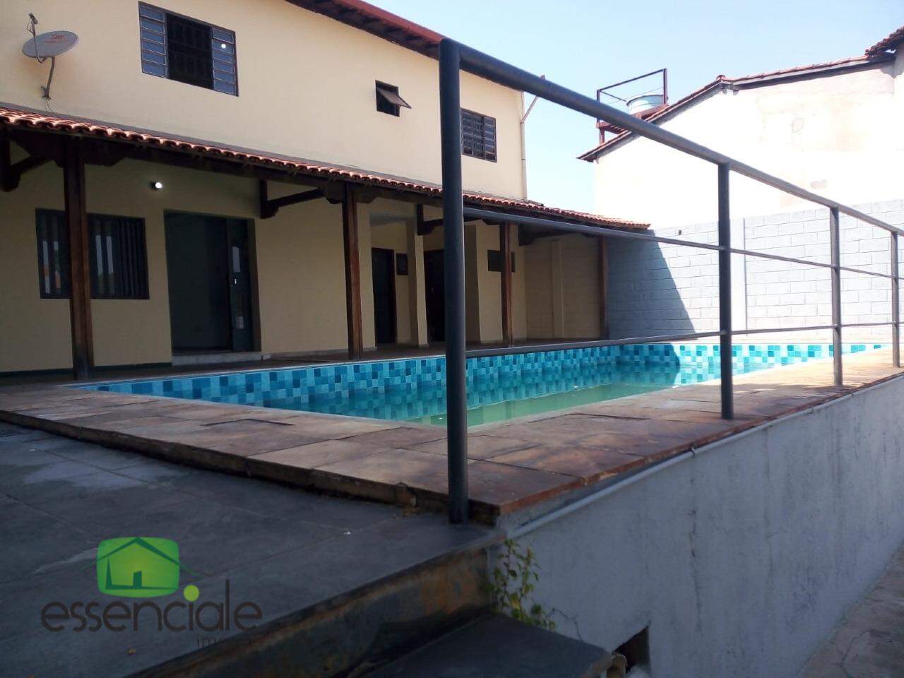Casa para alugar com 2 quartos, 100m² - Foto 1