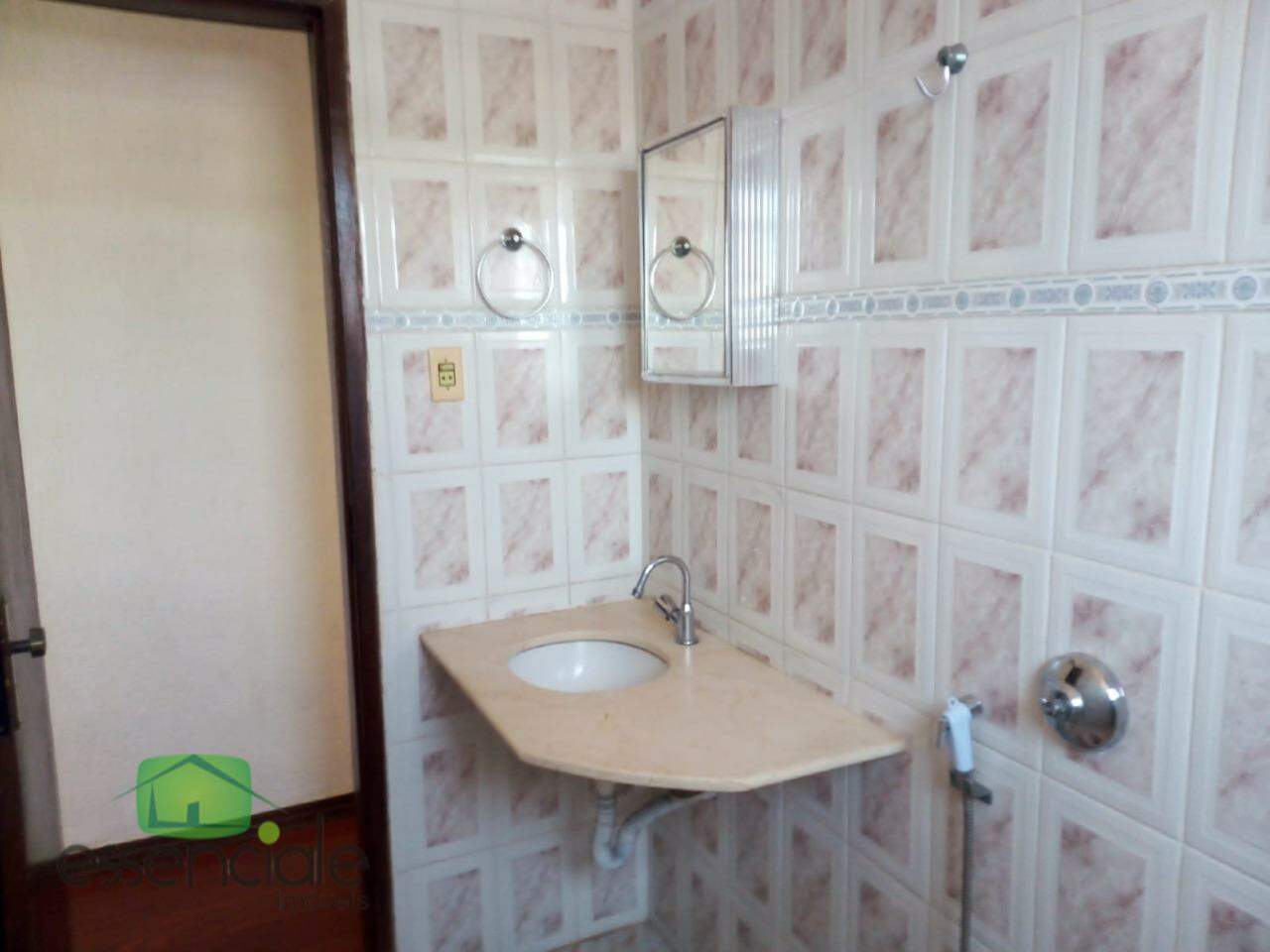 Casa para alugar com 2 quartos, 100m² - Foto 14