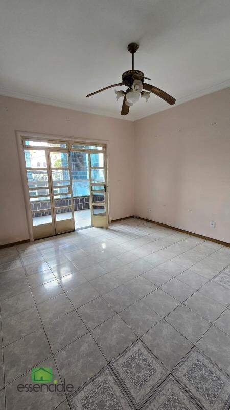 Apartamento à venda com 3 quartos, 115m² - Foto 2