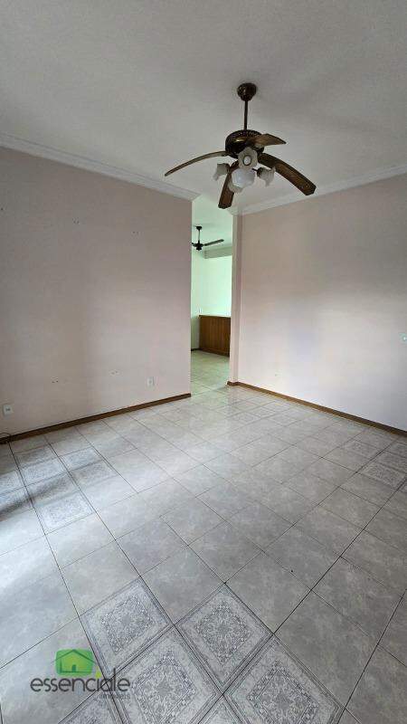 Apartamento à venda com 3 quartos, 115m² - Foto 3