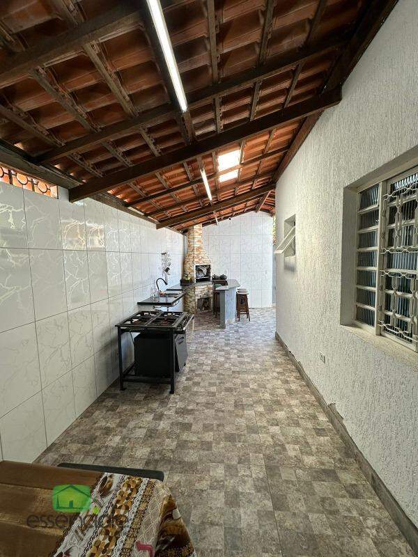 Casa para alugar com 4 quartos, 300m² - Foto 5