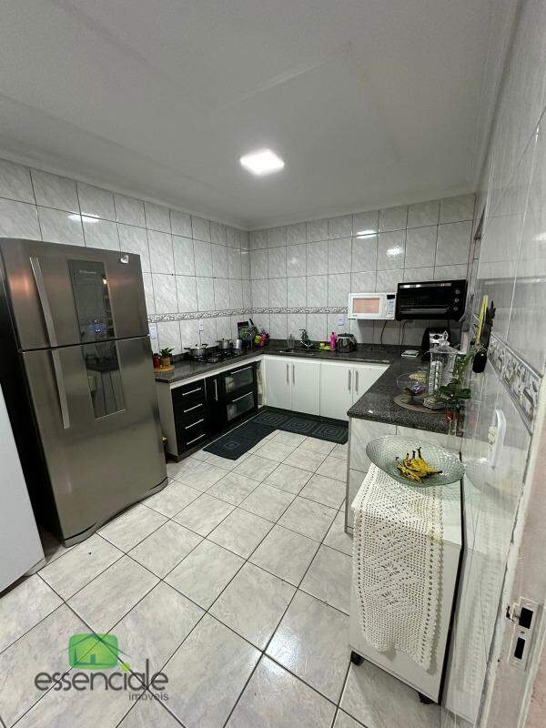 Casa para alugar com 4 quartos, 300m² - Foto 13