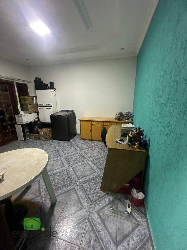 Casa para alugar com 4 quartos, 300m² - Foto 14