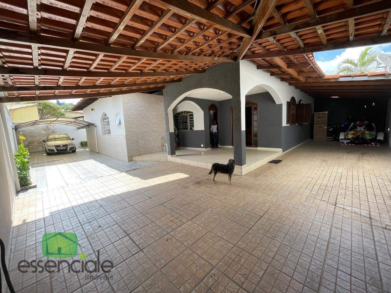 Casa à venda com 3 quartos, 200m² - Foto 1