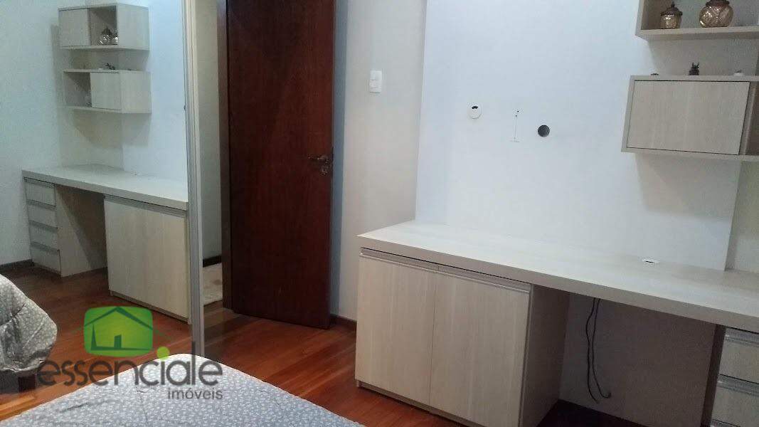 Casa para alugar com 6 quartos, 450m² - Foto 13