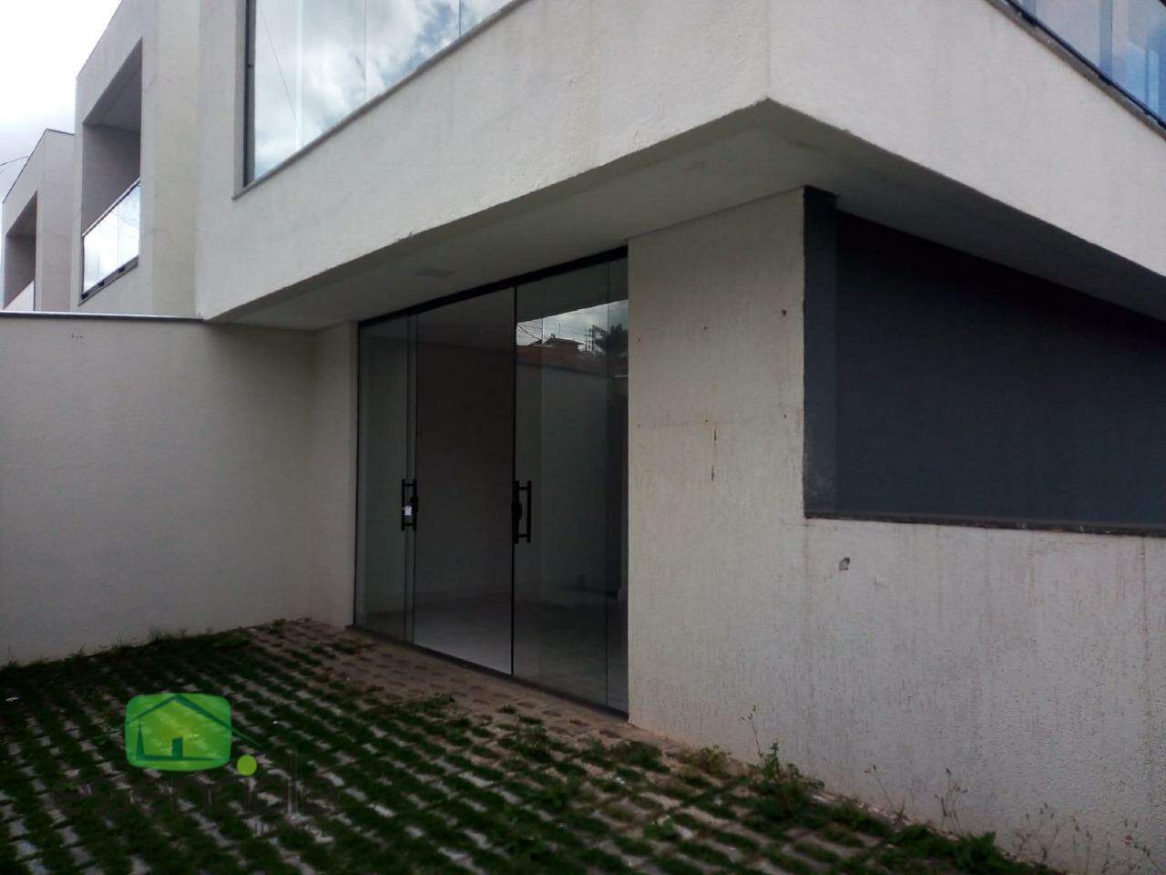 Casa para alugar com 3 quartos, 210m² - Foto 1