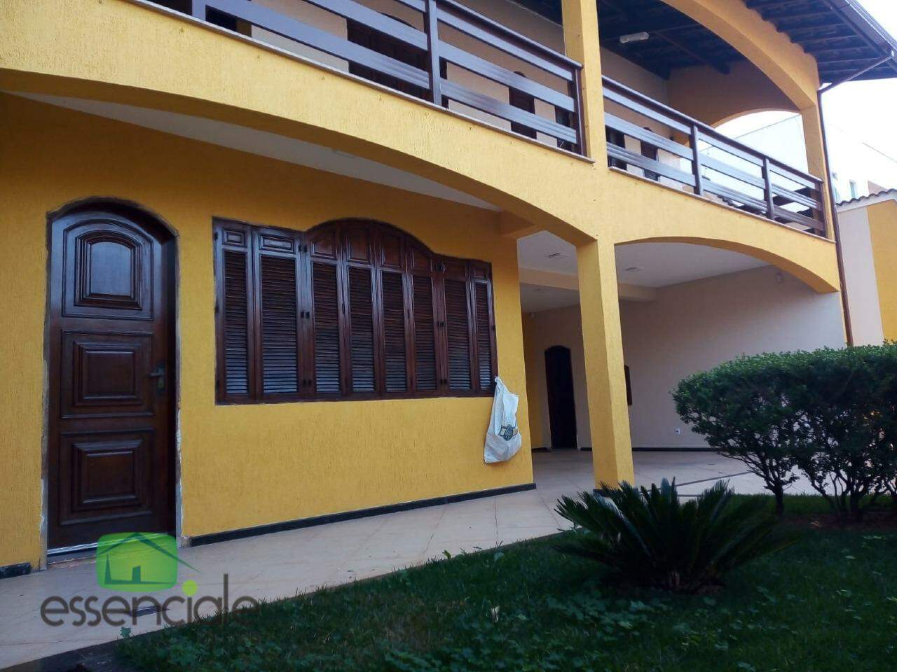 Casa para alugar com 4 quartos, 260m² - Foto 1