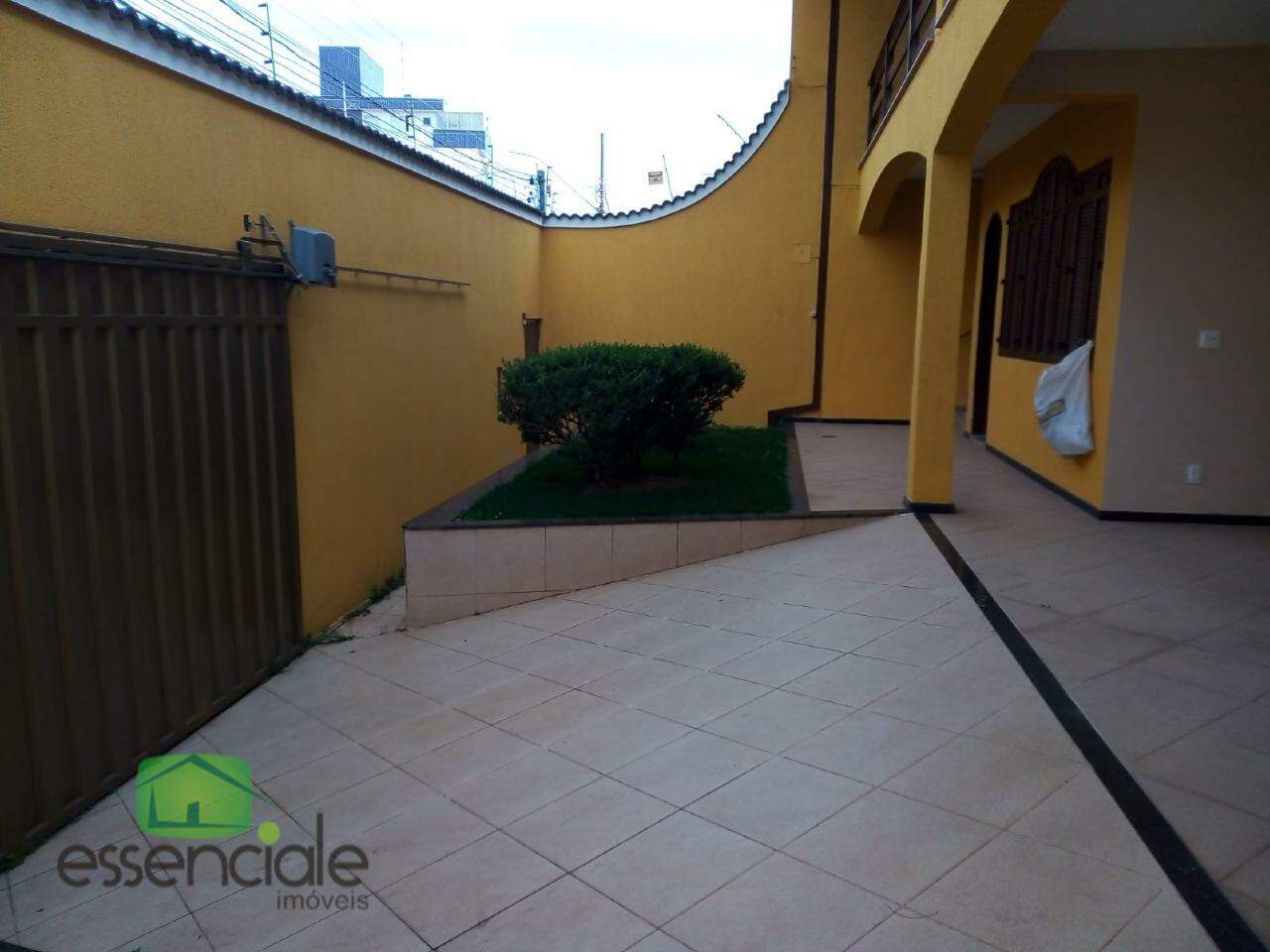 Casa para alugar com 4 quartos, 260m² - Foto 2