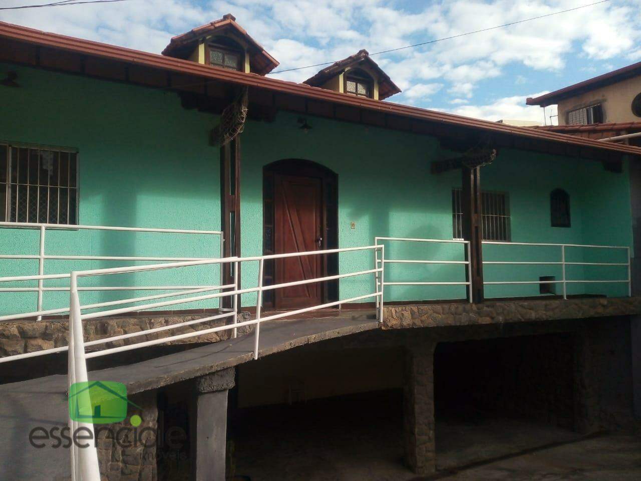 Casa para alugar com 4 quartos, 150m² - Foto 1