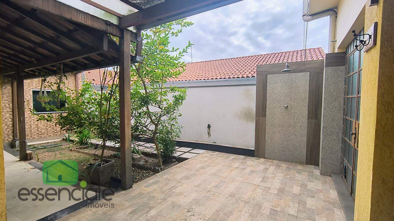 Casa para alugar com 4 quartos, 476m² - Foto 1