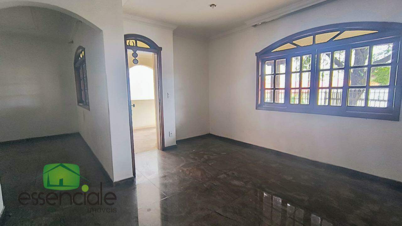 Casa para alugar com 4 quartos, 476m² - Foto 2
