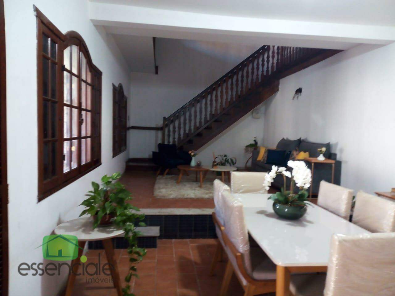 Casa para alugar com 5 quartos, 1200m² - Foto 1